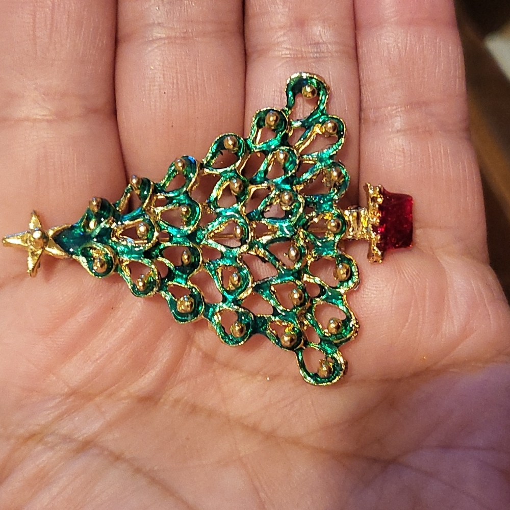 Christmas tree brooch